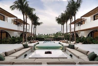 Real Lobby, Dining & Kitchen Photos