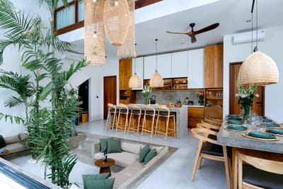 Real Lobby, Dining & Kitchen Photos