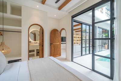 Bedroom & Interior Details