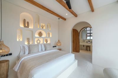 Bedroom & Interior Details