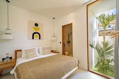 Bedroom & Bathroom